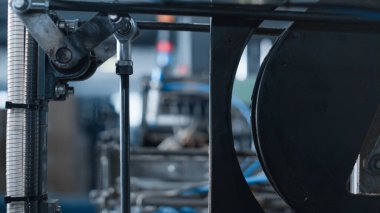 Kapalı fabrika makine boruları teknolojik otomatik metal otomat hareket