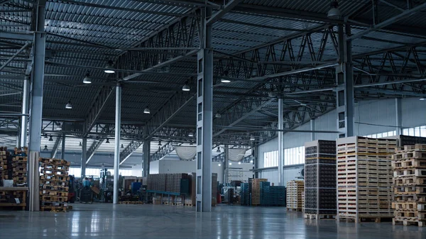Nikdo v továrně skladové dodávky balení komplexní distribuce logistika — Stock fotografie