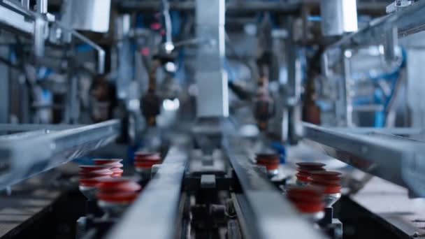 Fabrika kabloları otomat karton kutu üretimi fabrika tesisi kapalı — Stok video