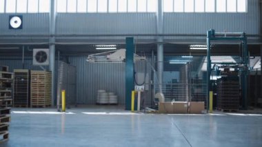 Kargo karmaşık dağıtım konseptinde büyük fabrika ürünleri