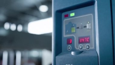 Üretim verilerini yakından gösteren teknoloji fabrikası göstergesi