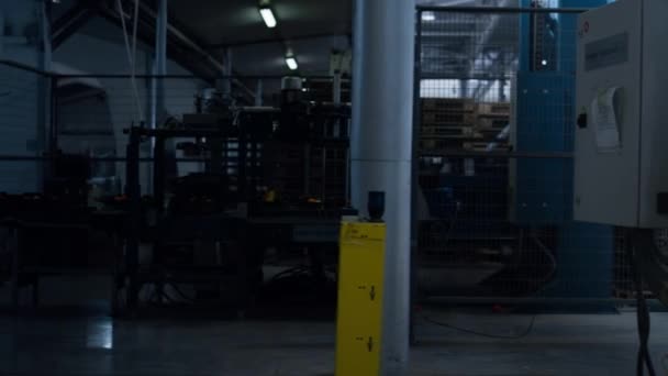 Niemand in der Fabrik Lagerhaus automatisierte Arbeit Produktverteilung Prozess — Stockvideo