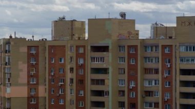 Kasaba bloğu, yerleşim yeri bulutlu bir gün. Yurt bölgesi insansız hava aracı.