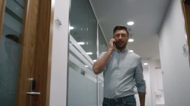 Ofis işyerinde cep telefonuyla konuşma projeniz kutlu olsun.