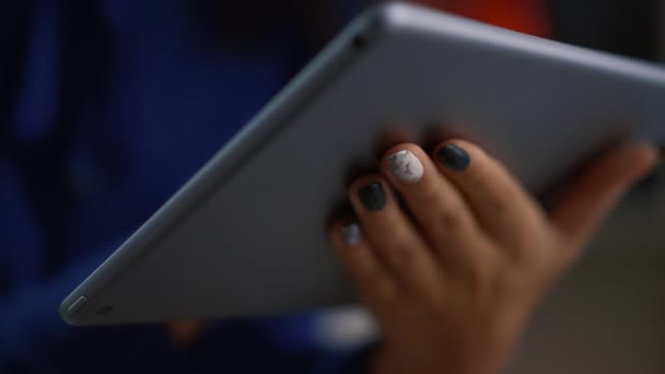 Woman hands using tablet device surfing web internet in remote modern office. — Stock Video