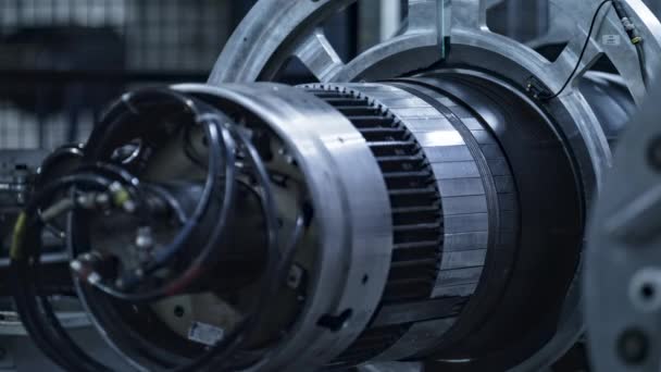 Детальна машина для виробництва гумових шин з дротами на технологічному заводі — стокове відео