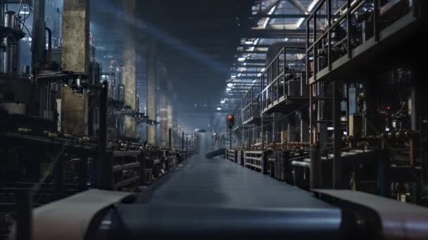 Gumiabroncs-gyártó vállalat szállítószalag mozgó gumi gyártási munkaterület — Stock videók