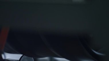 Otomotiv deposunda ayrıntılı lastik üretim mekanizması çalışma süreci