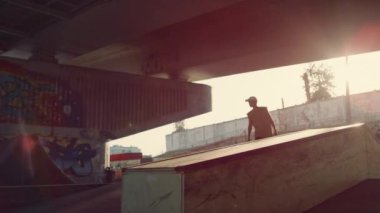 Milenyum binicileri, Sunshine City kaykay parkında şampiyonaya hazırlanıyor.. 