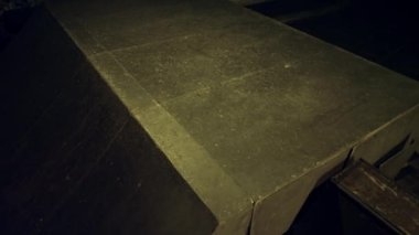 Aktif arkadaşlar akşamları dışarıda ata biniyorlar. Grup gençleri etkinliğin tadını çıkarıyor.