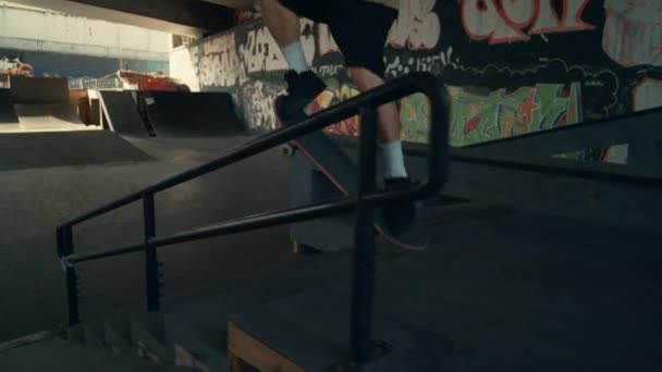 Active teenager skateboarding at skate park. Close up man riding on skate board — Stock Video