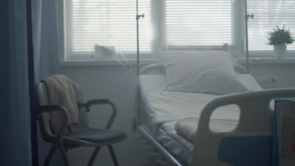 医院手术室里空空的急救室床内部现代医疗设备 — 图库视频影像