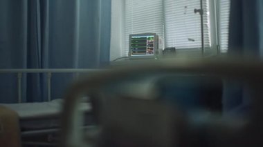 Annem ameliyat sonrası hasta yatılı kızın koğuşunda yatıyor.. 