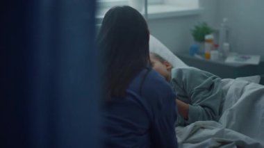 İyileşen çocuk, anne çocuk hastanesinin yanında yatıyor.. 