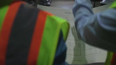 Kağıt projesi profesyonel fabrika planı tutan tanınmayan yöneticiler.