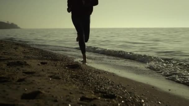 Unknown Barefoot Girl Jogging Sandy Beach Fit Woman Legs Running — Stockvideo