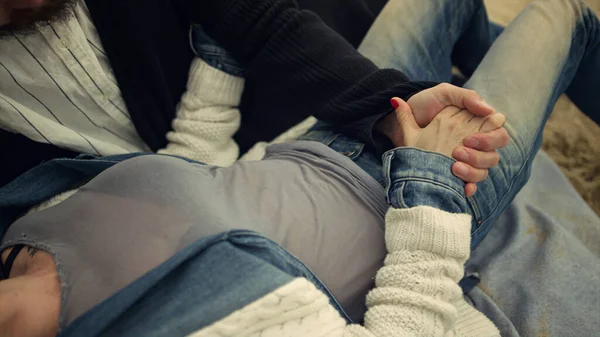 Flirting couple hold hands on beach. Relaxed boyfriend girlfriend lying on sand. — Stock Photo, Image