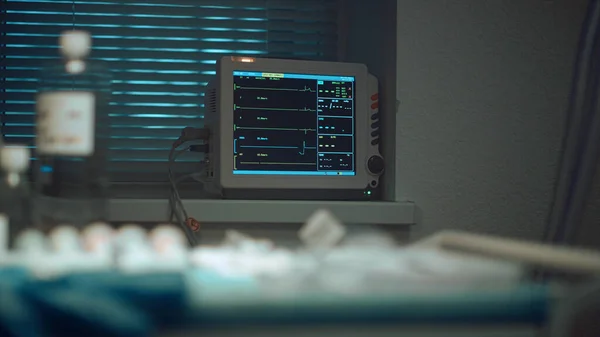 Monitor de frequência cardíaca hospitalar mostrando dados de pressão de pulso na ala clínica moderna. — Fotografia de Stock