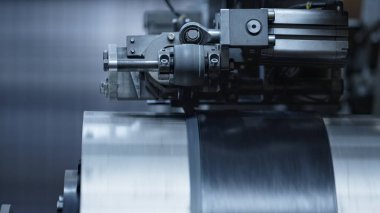 Kapalı lastik fabrikası otomatı çalışma süreci lastik bandı otomatik olarak döndürür