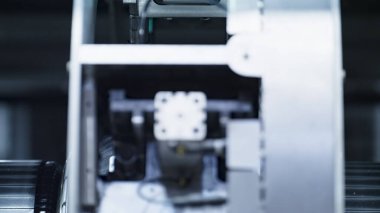 Kapalı lastik lastik üretim makinesi otomotiv imalatında dönüyor