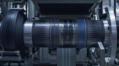 Endüstriyel dönen makineli modern lastik üretim teknolojisi