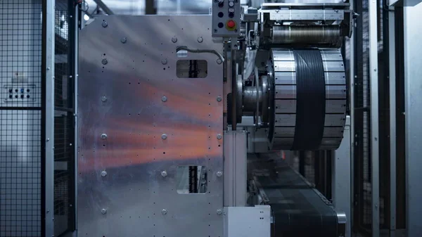 Robotabroncs-bélyegző gép, amely automatikusan működik a technológiai üzemben — Stock Fotó