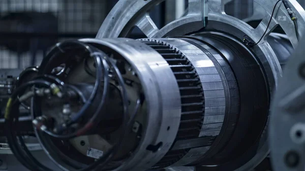 Produção detalhada de pneus de borracha automat com fios em fábrica tecnológica — Fotografia de Stock