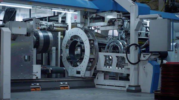 Gran máquina industrial en la fábrica de producción digital. Concepto de tecnología moderna — Foto de Stock