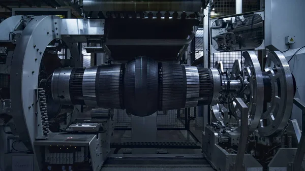 Máquina de produção de pneus rotativa em produtos tecnológicos de estampagem de fábrica — Fotografia de Stock