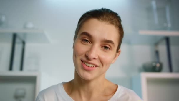 Smiling woman using webcam at home closeup. Beauty blogger streaming recording — Αρχείο Βίντεο