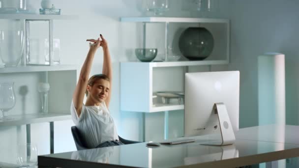 Attractive businesswoman stretching body home office. Hard working day end. — Stockvideo