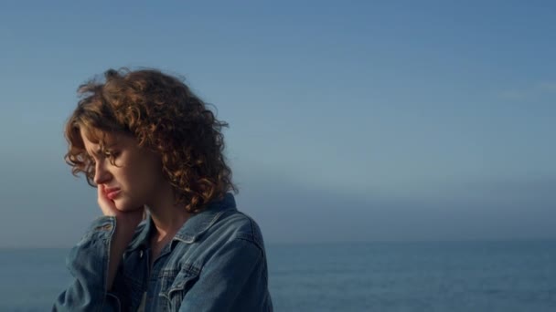 Sad Woman Standing Sea Beach Portrait Upset Girl Holding Hand — Stock Video