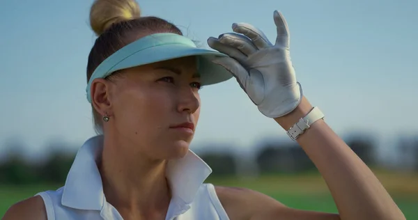 Sporty Golf Player Stand Green Course Portrait Serious Woman Face — Stock fotografie