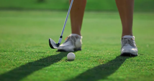 Sporty Woman Legs Golf Green Course Bohatý Golfista Vlak Trefil — Stock fotografie