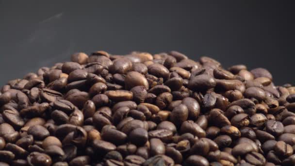 Closeup Heap Roasted Coffee Grains Dark Backdrop Fresh Aromatic Seeds — Stock Video