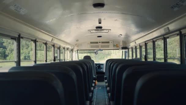 Intérieur Vide Schoolbus Gros Plan Rangées Confortables Sièges Intérieur Sécurité — Video