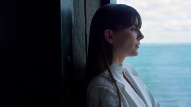 Ceo Woman Director Thinking Ocean Window View Closeup Rich Businesswoman — Videoclip de stoc