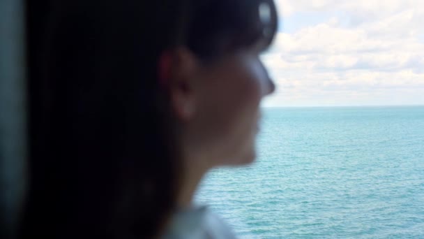Siluet Wanita Pengusaha Santai Awan Laut Melihat Closeup Manajer Ceo — Stok Video