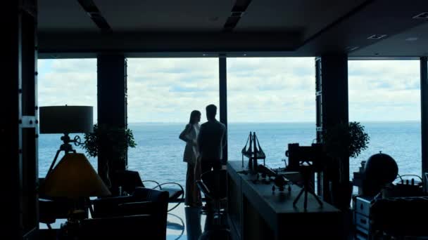 Silhouettes Coworkers Discussing Project Ocean Panorama Window Unknown Finance Managers — Vídeos de Stock