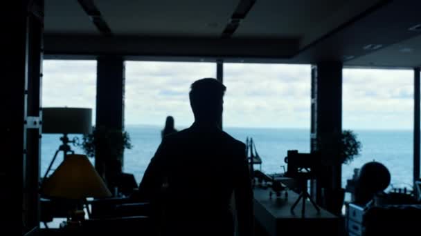 Dark Silhouette Colleagues Meeting Panoramic Window Workplace Executive Greeting Woman — Vídeo de Stock