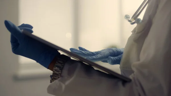 Doctor Hands Touching Tablet Screen Wearing Gloves Health Clinic Close — Fotografia de Stock