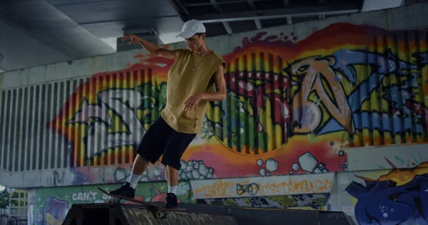 Active Skateboarder Preparing Skate Board Competition Ramp Urban Skate Park — Stock Photo, Image