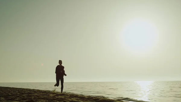 Silhouette Sportswoman Running Seashore Front Beautiful Sunset Athletic Girl Jogging — ストック写真