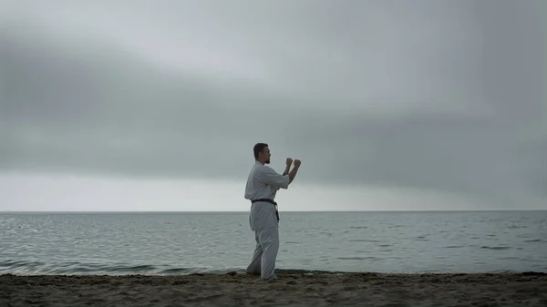 Taekwondo Sportsman Honing Martial Technique Standing Wide Sandy Seacoast Summer — Photo