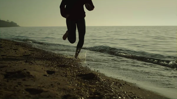 Unknown Barefoot Girl Jogging Sandy Beach Fit Woman Legs Running — Zdjęcie stockowe