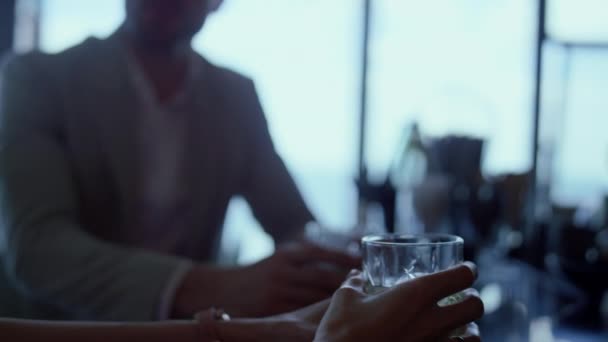 Couple Hands Drinking Gin Tonic Bar Closeup Colleagues Silhouettes Enjoying — Wideo stockowe