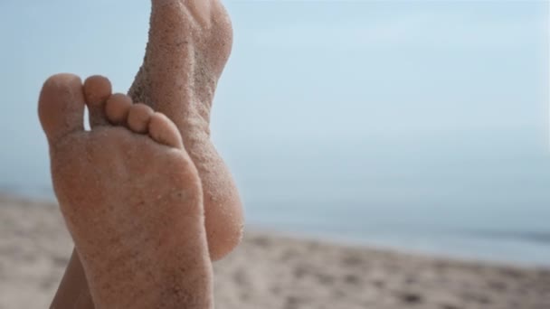 Bare Woman Feet Smeared Beach Sand Close Unknown Barefoot Girl — Vídeo de stock