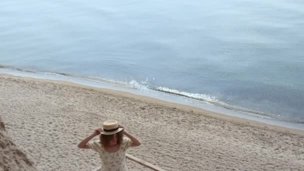 Joyful Beautiful Woman Spinning Holding Straw Hat Wooden Ladder Seashore — Vídeo de Stock