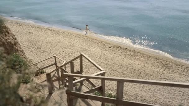 Unrecognizable Happy Woman Walking Calm Sea Waves View Distance Young — Video