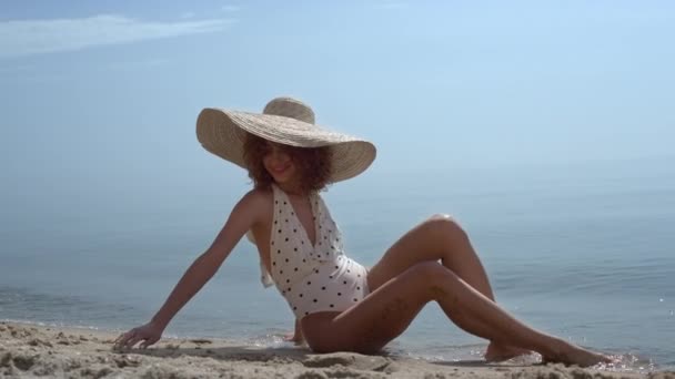 Gorgeous Elegant Girl Touching Sand Sitting Beach Stylish White Swimsuit — Vídeo de stock